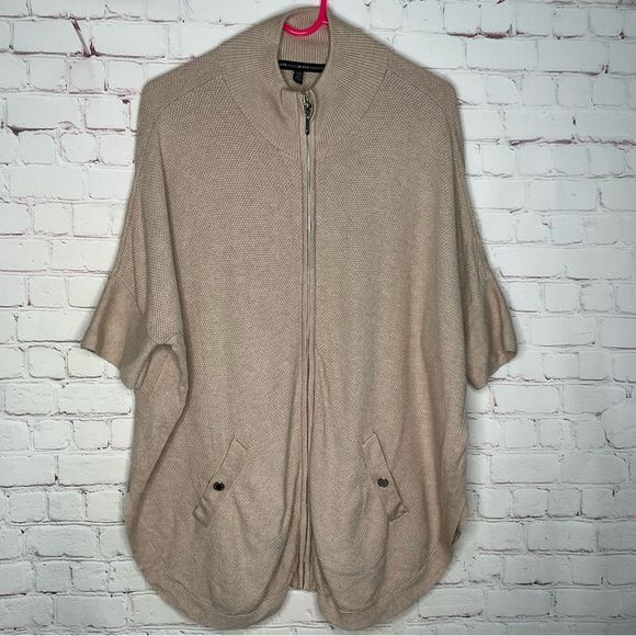 White House Black Market Sweaters - WHITE HOUSE BLACK MARKET beige knit zipper pocket cardigan jacket sweater vest M